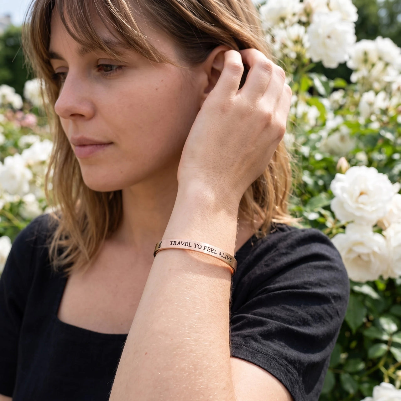 Cadeau voyageuse — photo portée, geste du quotidien, or rose | SKU: ttfa-rg