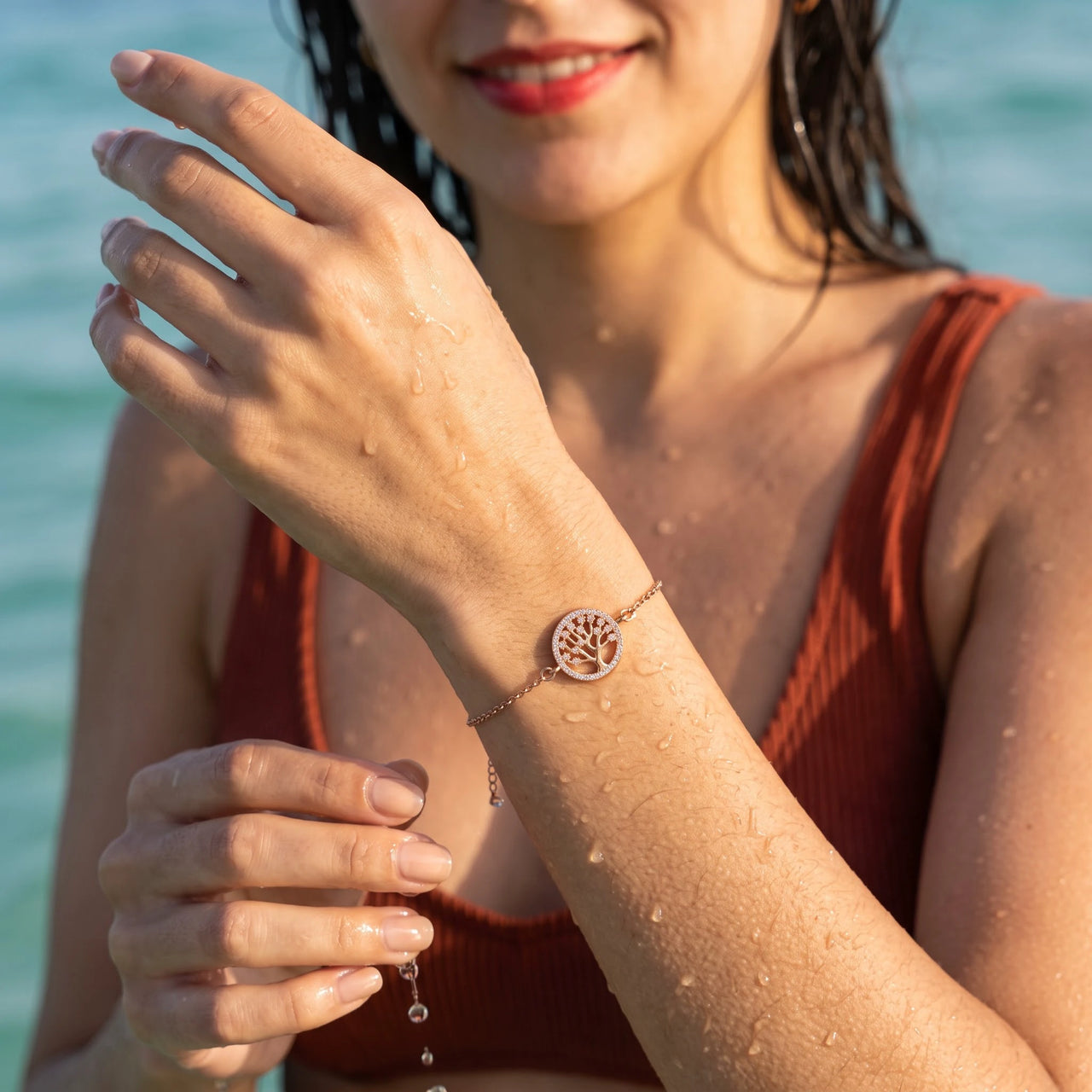 Bracelet arbre de vie femme — photo portée dans l'eau, waterproof, or rose | SKU: 18963309-rose-gold