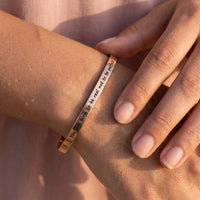 Thumbnail for Bracelet gravé femme — gros plan sur les détails, or rose | SKU: 9864184-rose